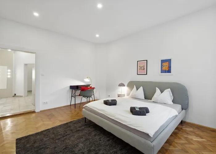 Big Spacious In Apartment