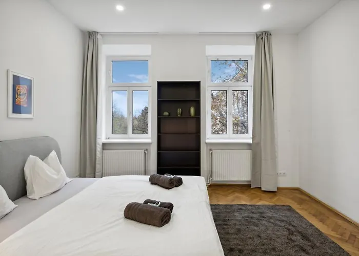 Big Spacious In Apartment *