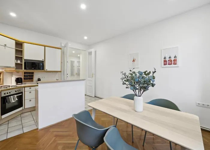 Apartment Big Spacious In