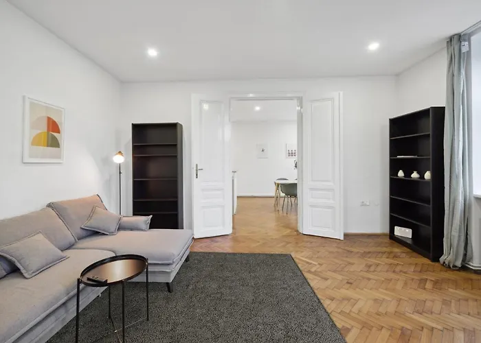 Big Spacious In Apartment